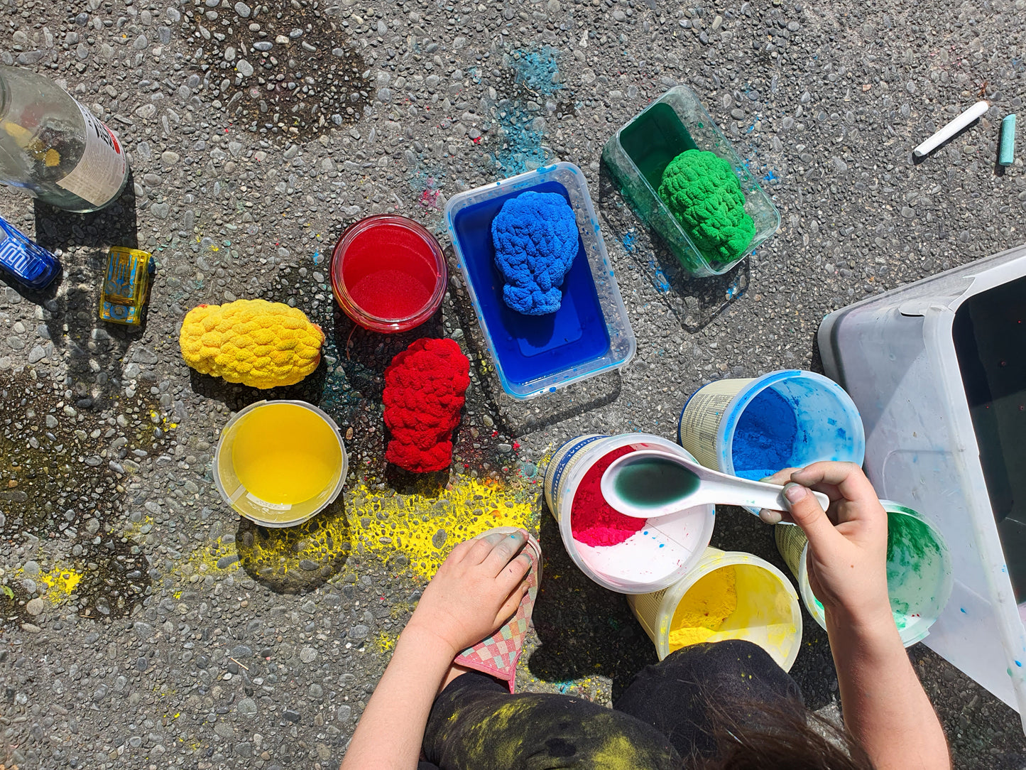 Use EcoSplat reusable water balloons for painting and crafts.